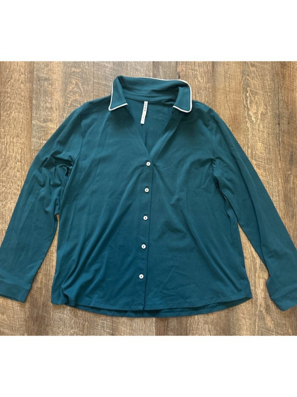 NWOT Soma Womens Green Long-Sleeve Button-Up Top With White Trim Collar Large